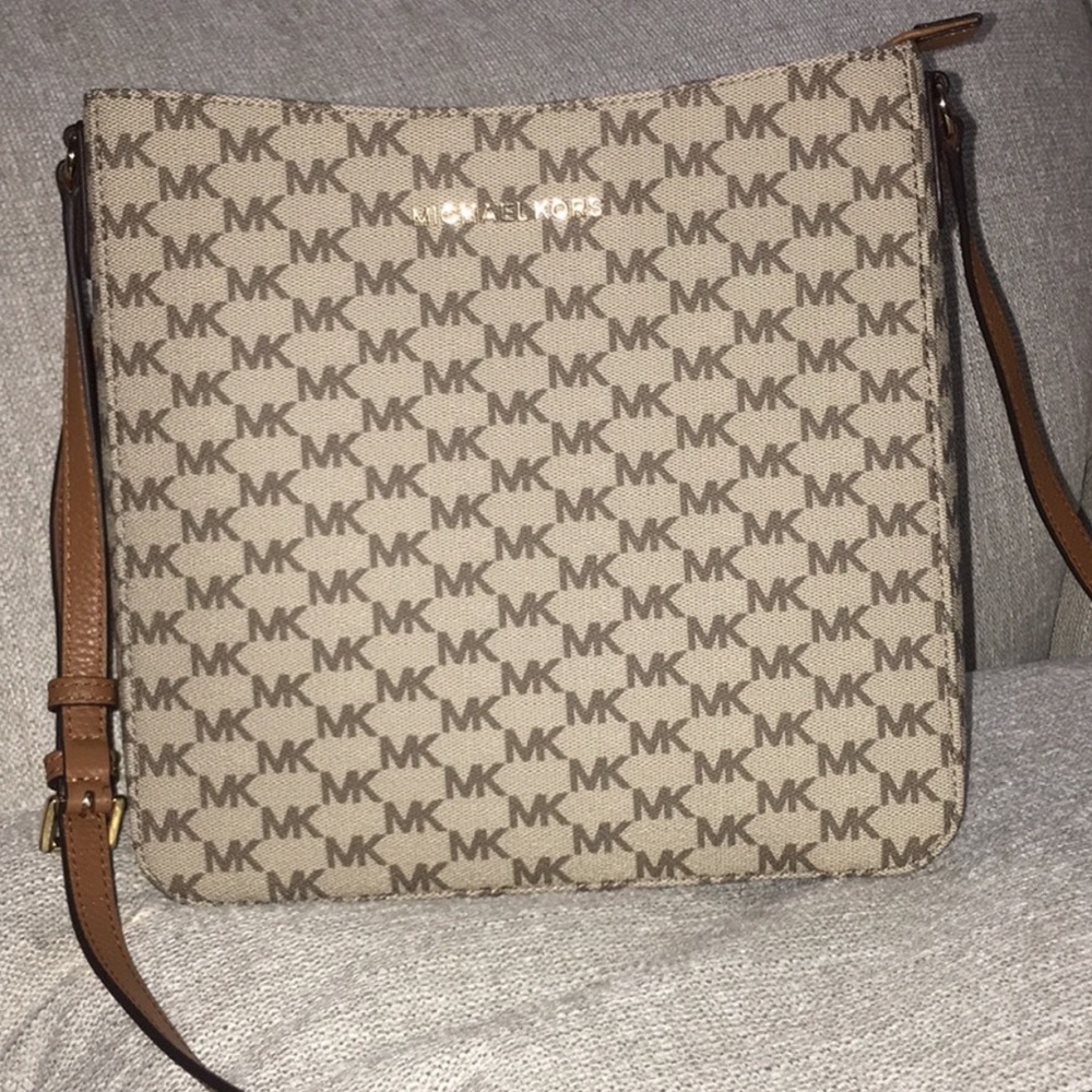 🌟HOST🎖PICK 🌟NWT 👜Michael Kors 👜 - Picture 2 of 8